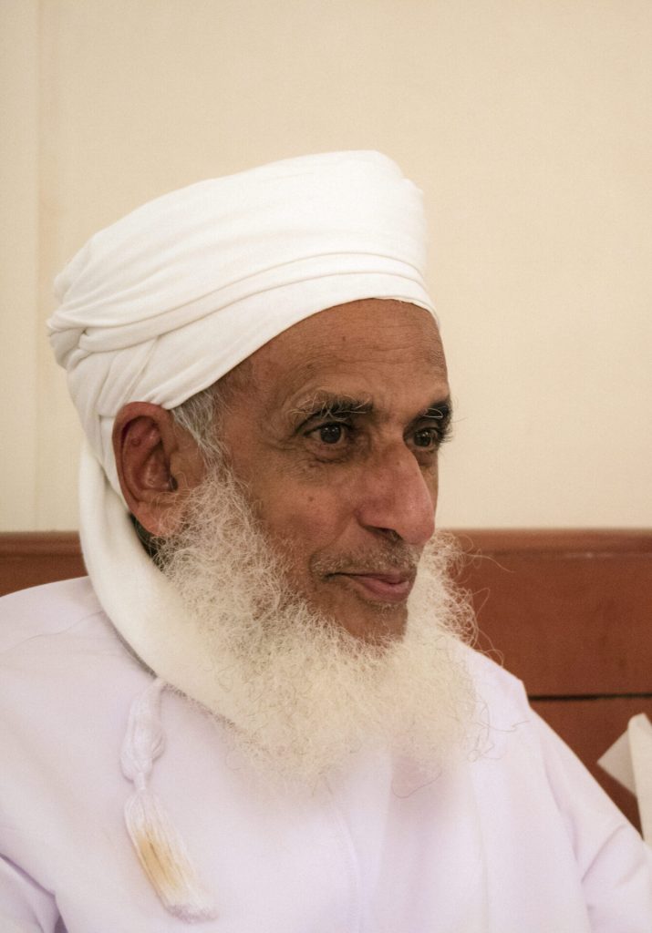 الشيخ أحمد الخليلي يدعو للتضامن مع الشعب الفلسطيني ويشيد بالمقاومة الباسلة